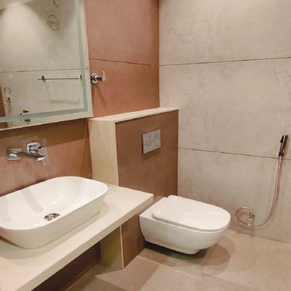The Meera Hotel Ujjain Bagian luar foto