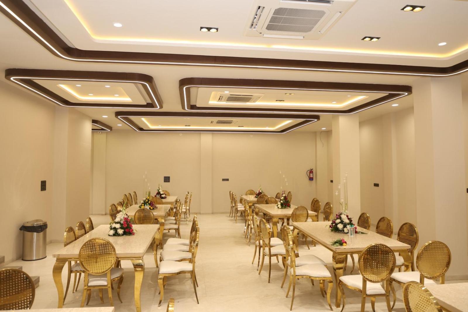 The Meera Hotel Ujjain Bagian luar foto