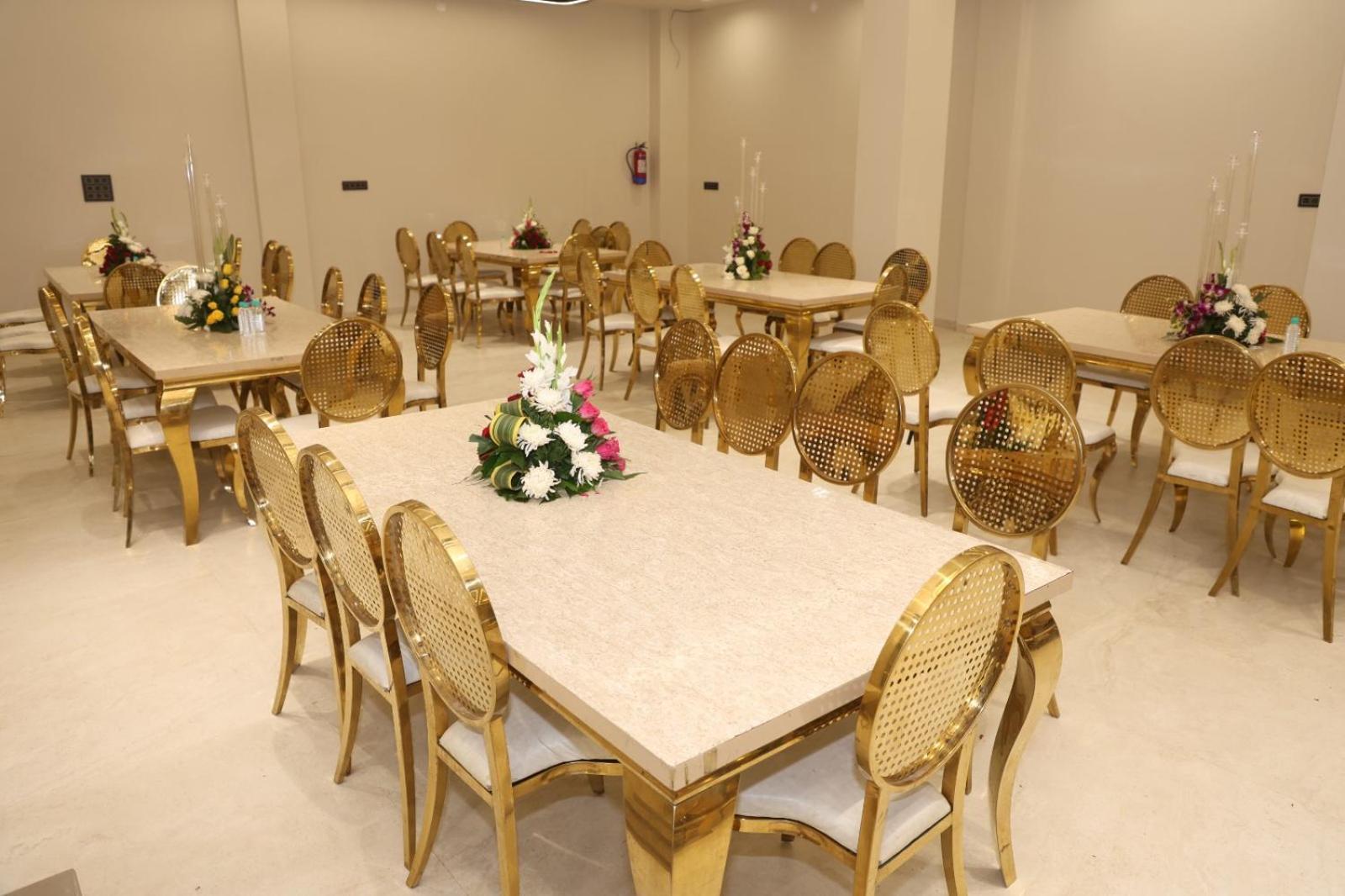 The Meera Hotel Ujjain Bagian luar foto