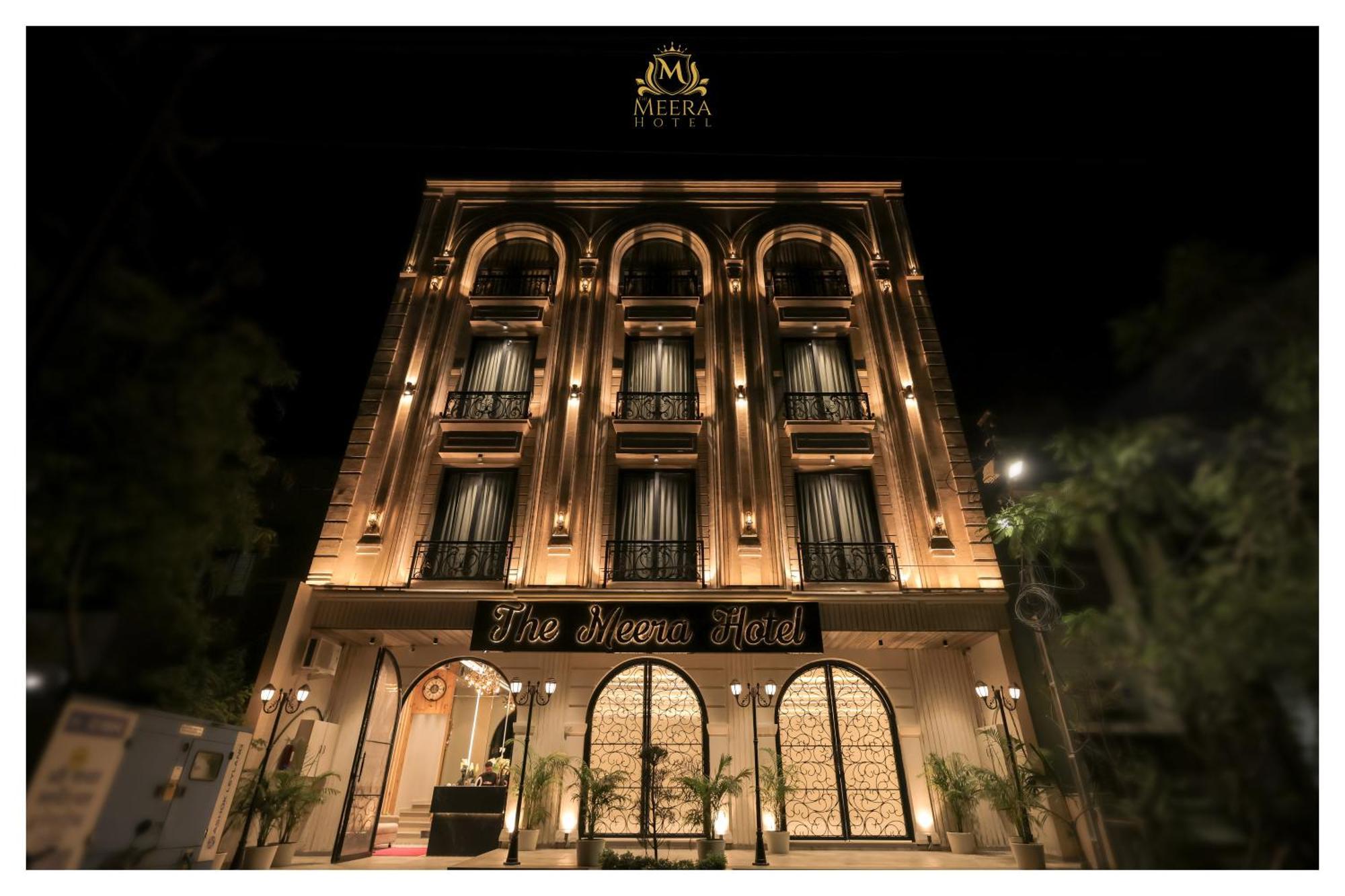 The Meera Hotel Ujjain Bagian luar foto