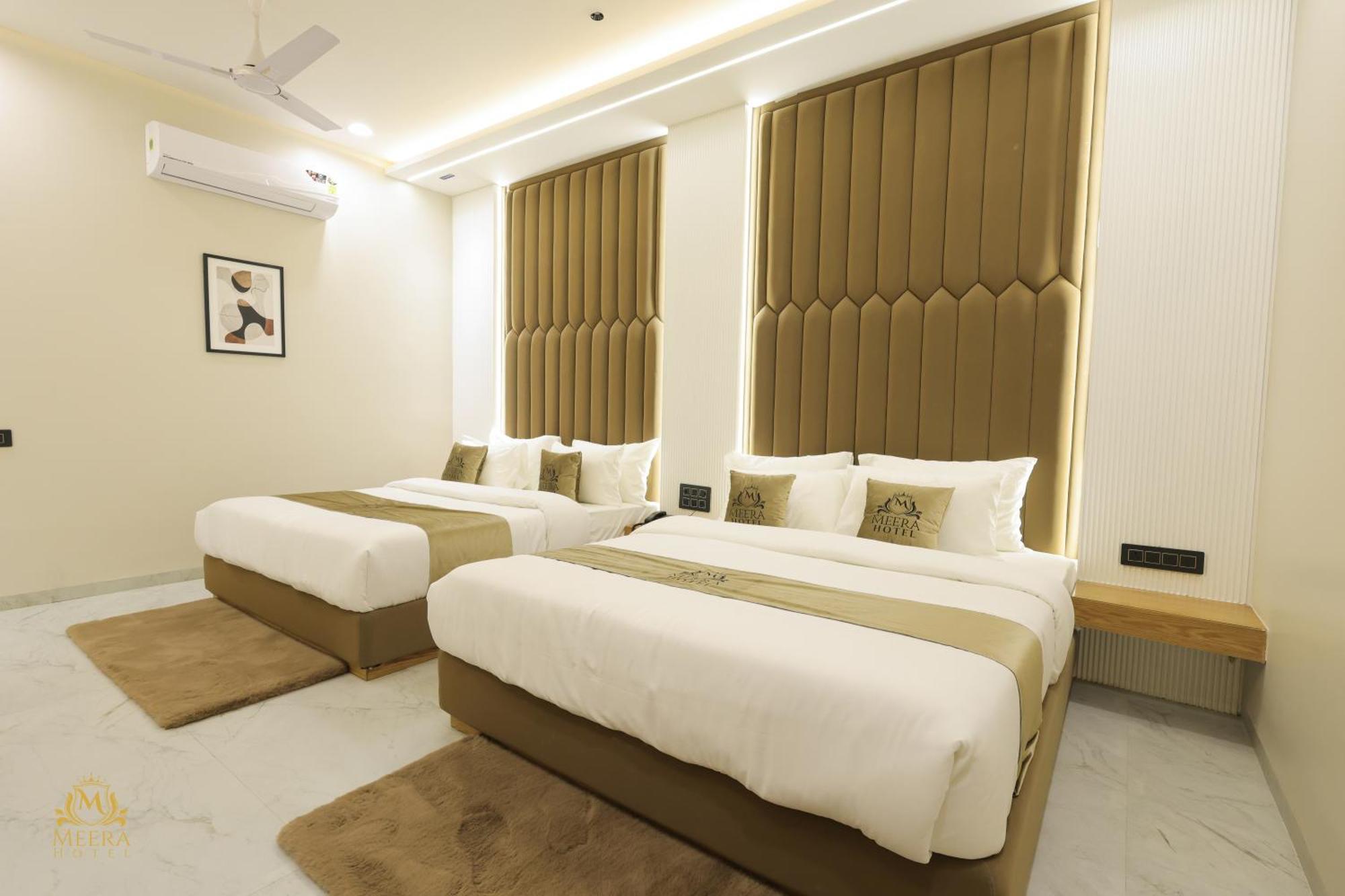 The Meera Hotel Ujjain Bagian luar foto