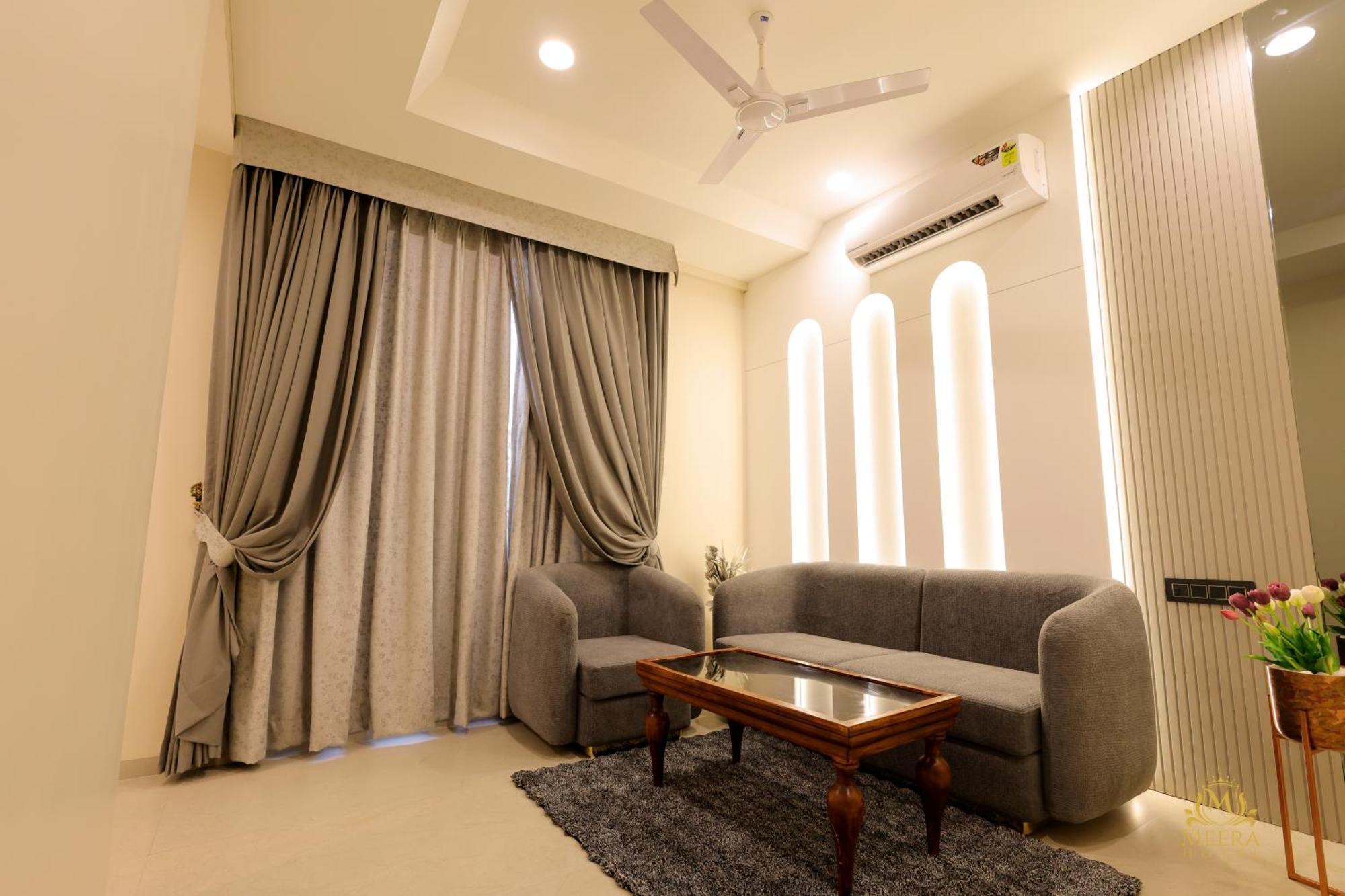 The Meera Hotel Ujjain Bagian luar foto